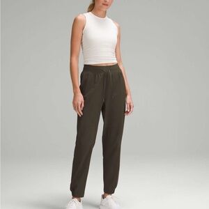 Lululemon License to Train High-Rise Joggers Size 4